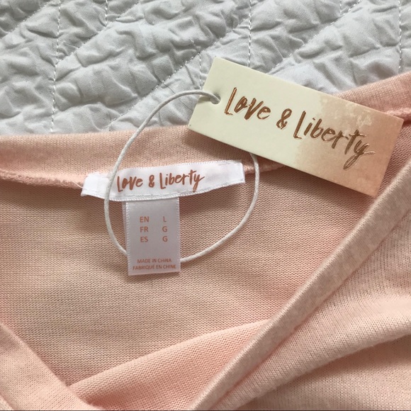 Twist Front Crop Top - Picture 2 of 4